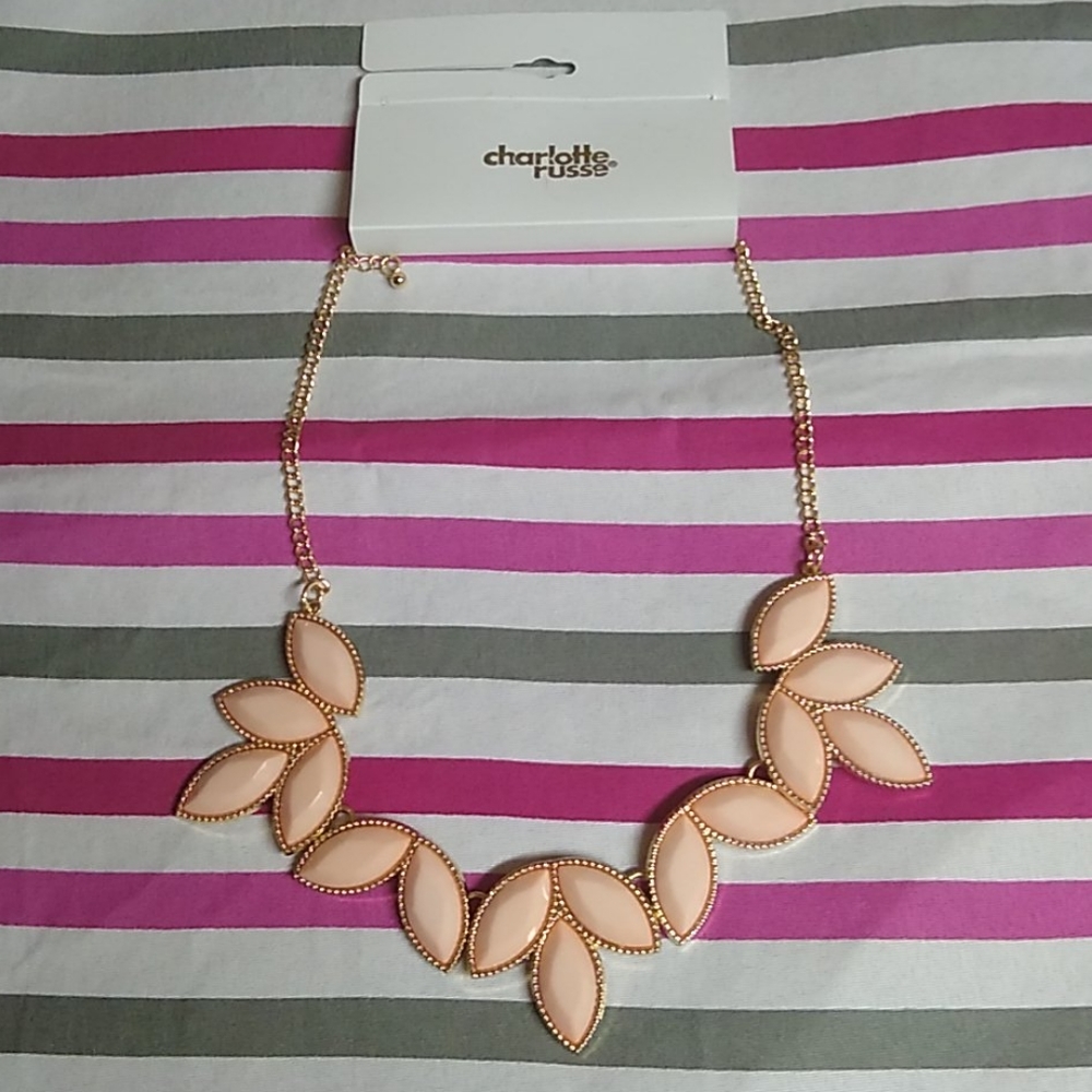 🐾 2 For $16 Pale Peach Gemstone Bib Necklace